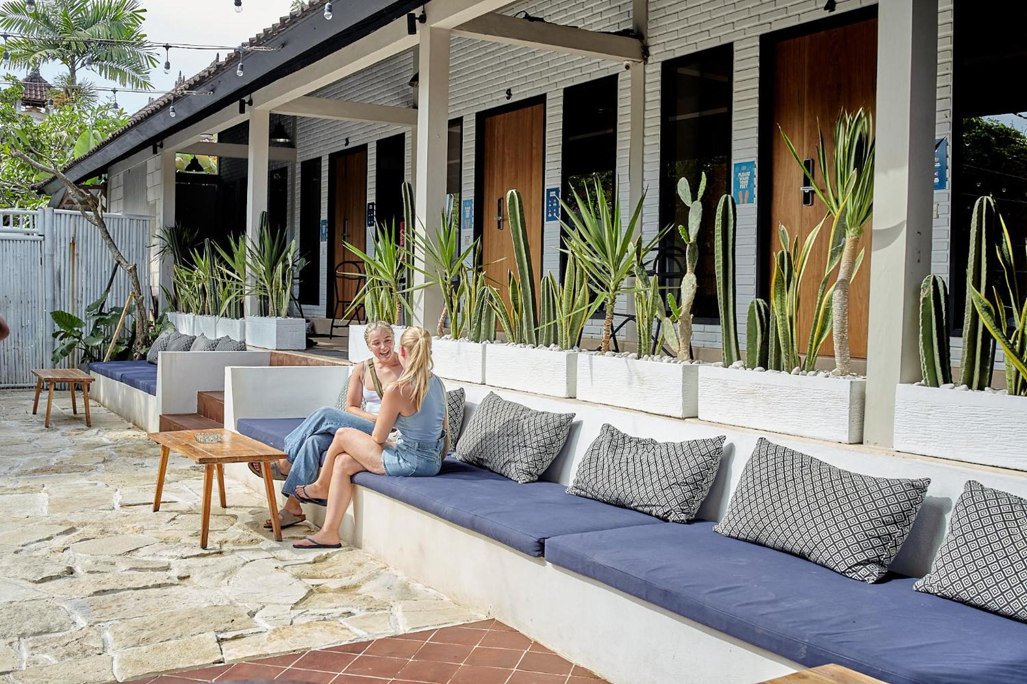 Lay Day Hostel Canggu Buitenkant foto